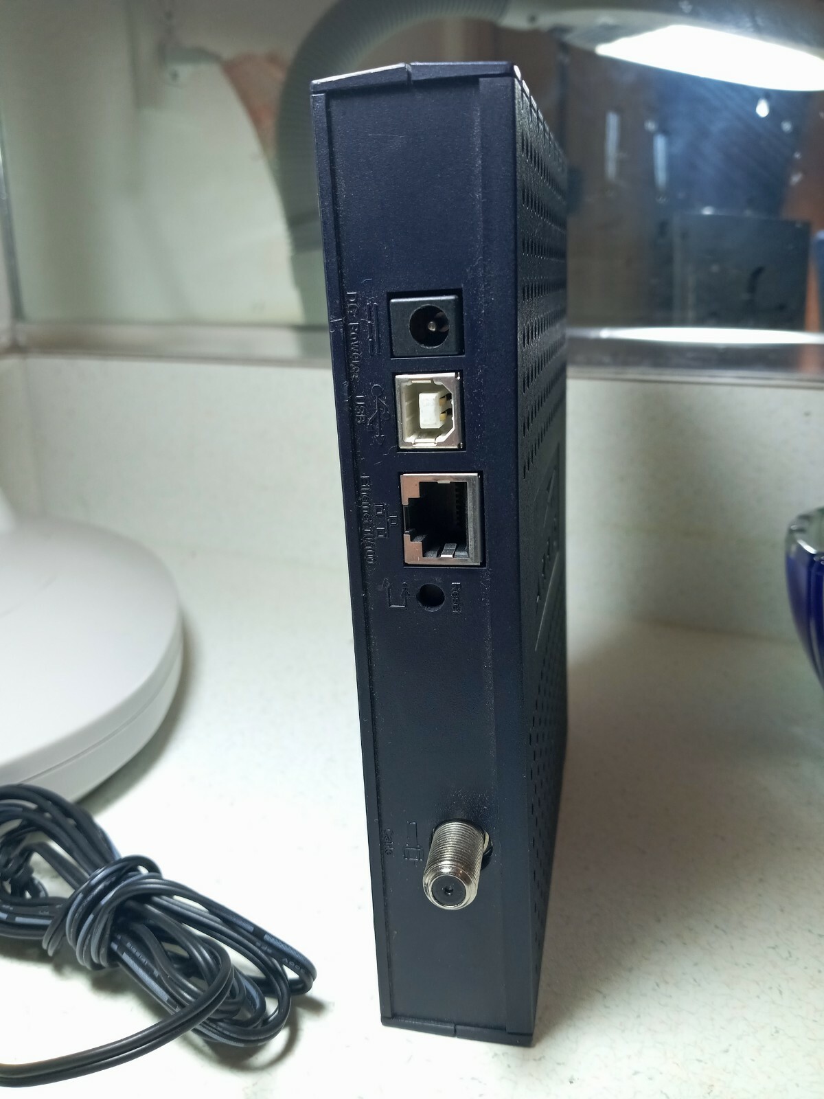 Arris Cable Modem Router Model CM450A USB/ETHERNET with power cord