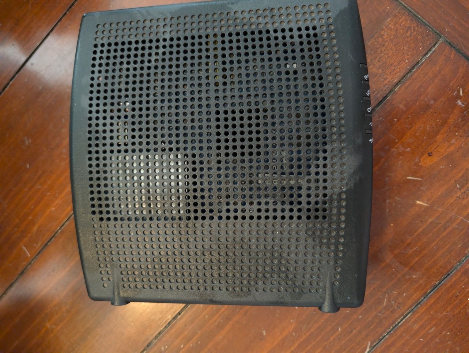 ARRIS Touchstone TM1602A is a DOCSIS 3.0 16×4 telephony cable modem – no power c