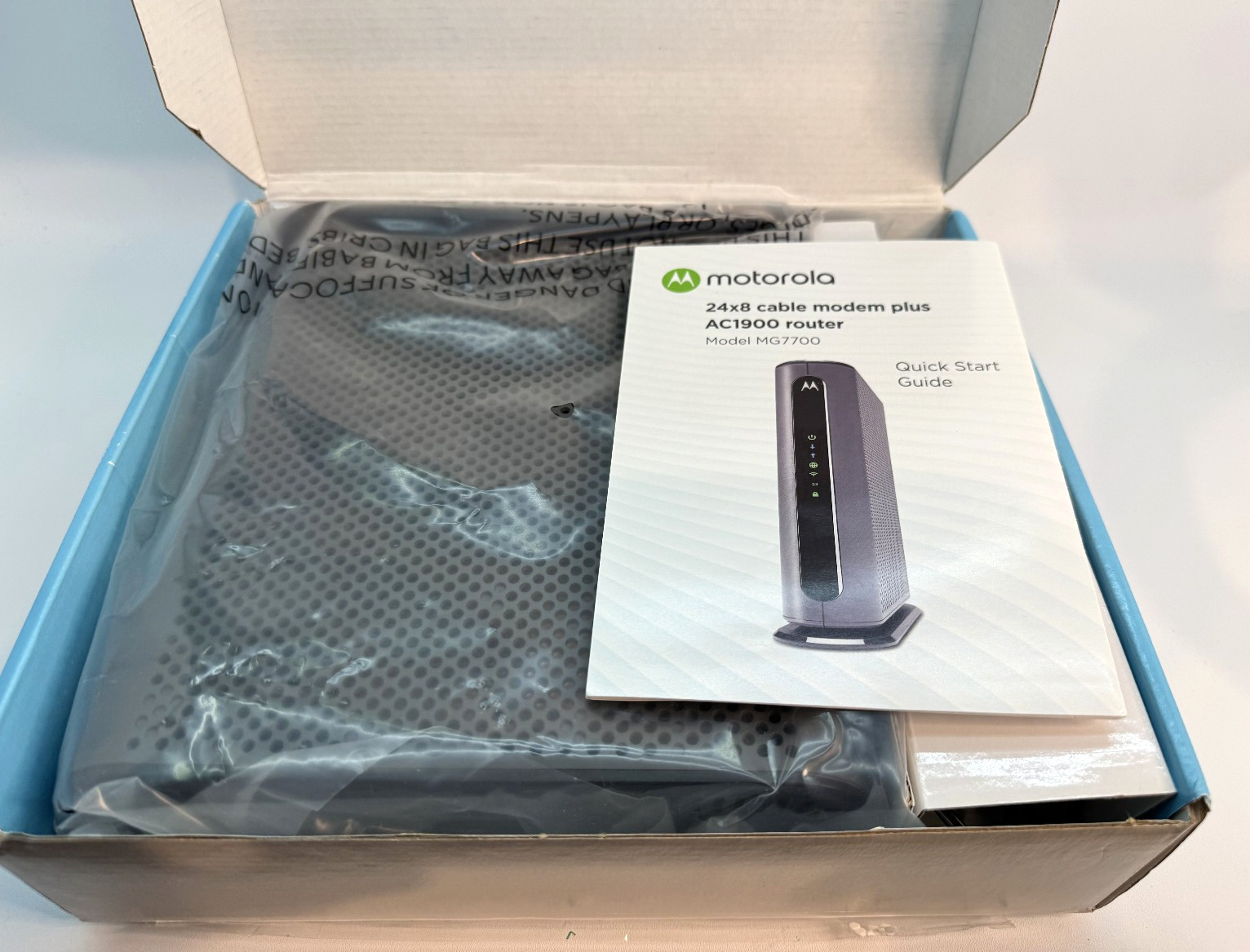 Motorola MG7700 AC1900 Dual-Band Cable Modem and Router | Complete!