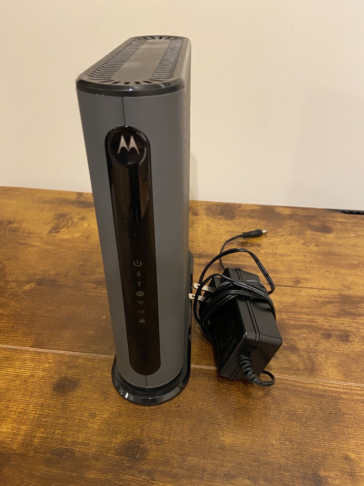 Motorola MG7550 16X4 Cable Modem & AC1900 WiFi Router Combo with Power Cord