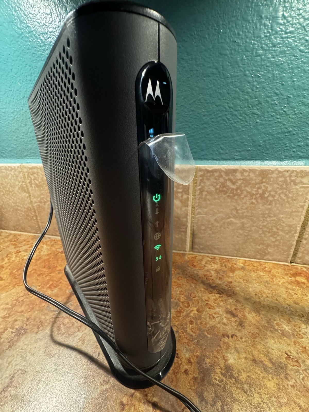 Motorola MG7700 Cable Modem AC1900 Dual Band Gigabit WiFi Router DOCSIS 3.0