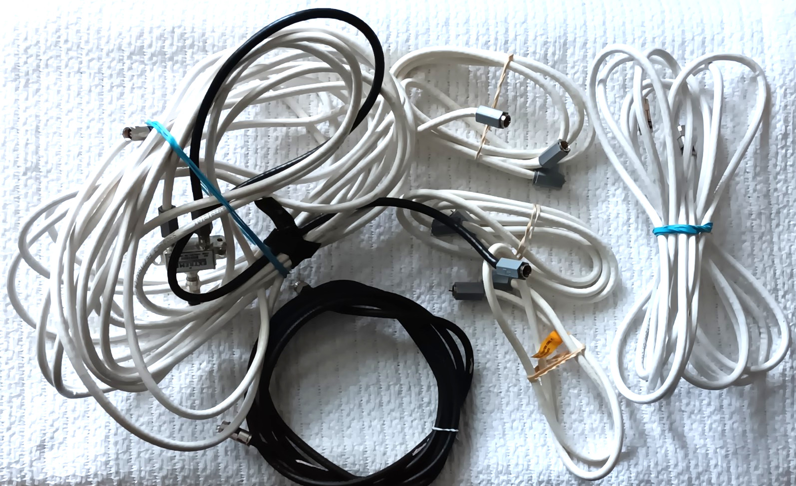 Comcast Xfinity Cable Hoax Cord Bundle Lot White Black Extreme Broadband BDS102H