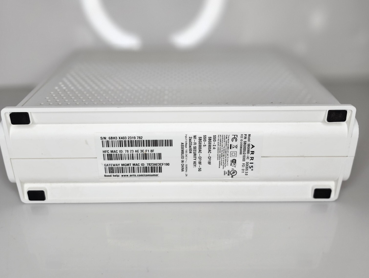 ARRIS SURFboard AC1900 Dual-Band Router with DOCSIS 3.0 Cable Modem – White