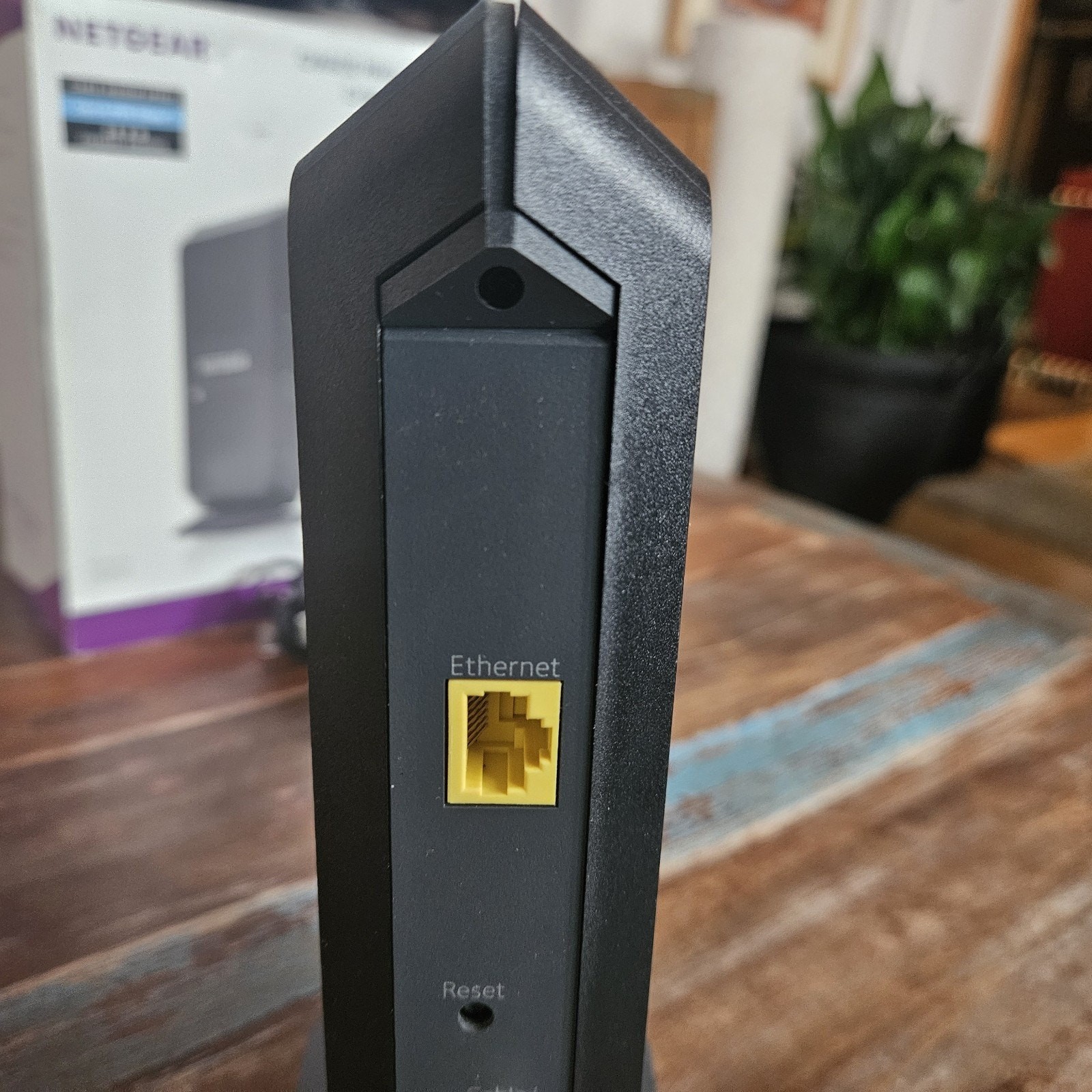 NETGEAR High Speed Cable Modem CM600 Compatible Xfinity Spectrum Cox TV Internet