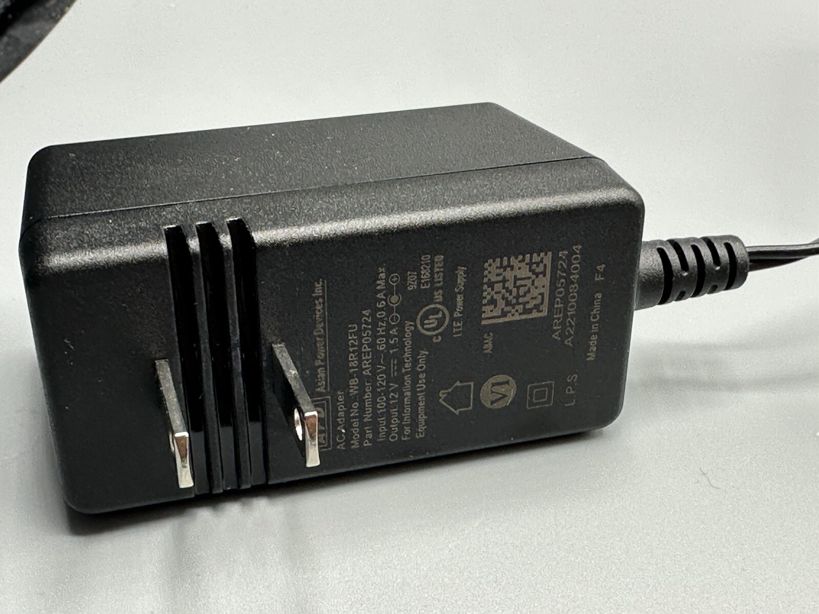 ARRIS SURFboard SB8200 DOCSIS 3.1 10 Gbps Cable Modem. Free Shipping.