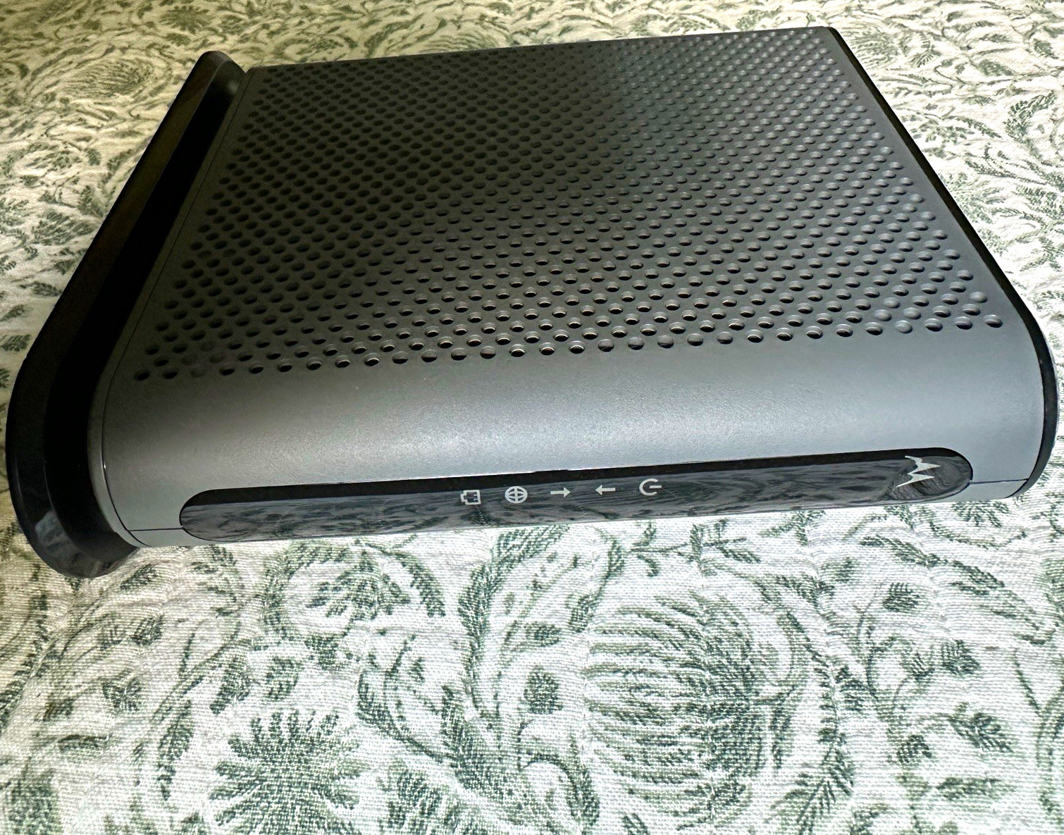 Motorola MB8600 DOCSIS 3.1 Cable Modem for Comcast, 1Gb Ethernet, Black/Gray