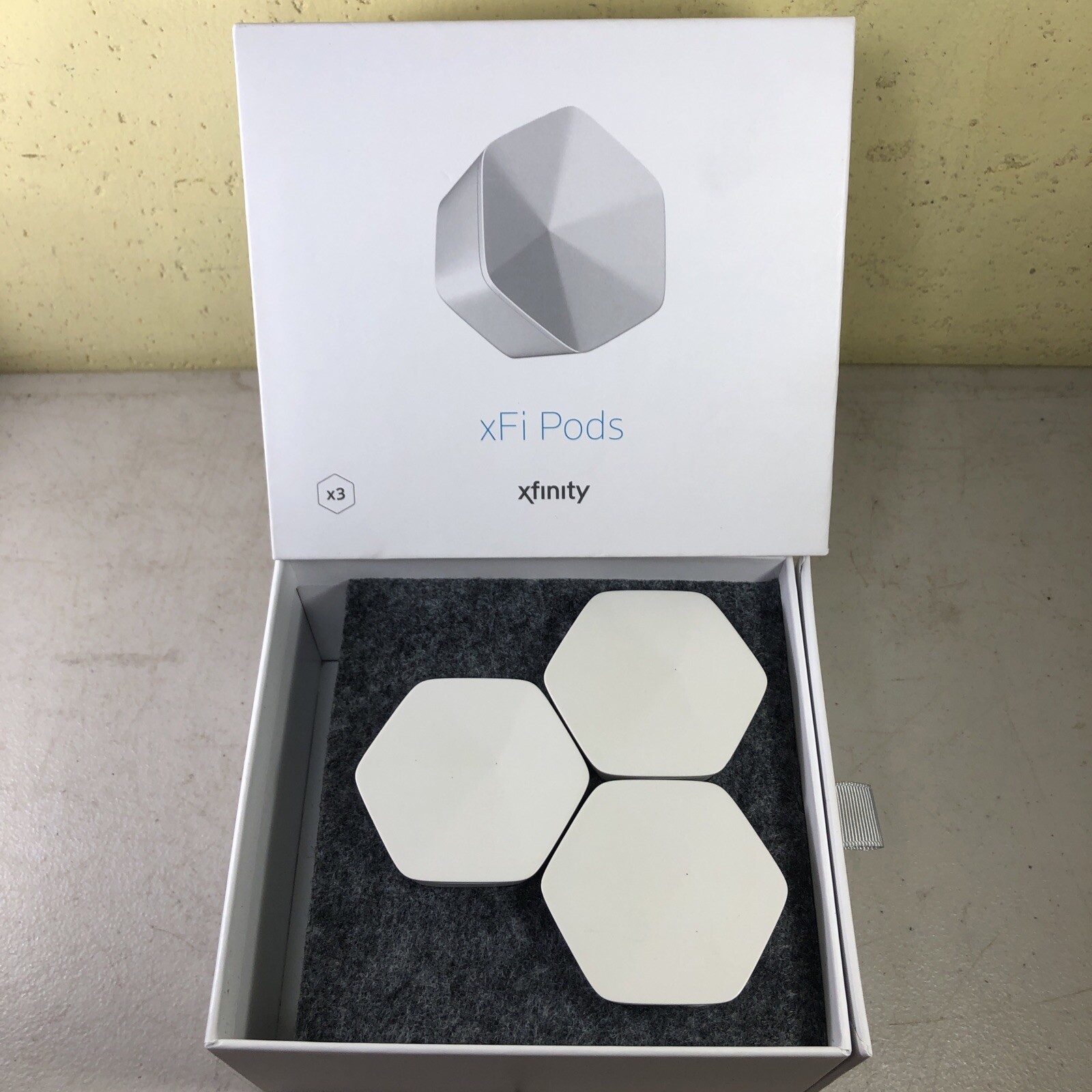 Xfinity XFI Pods Wifi Network Range Extender – White, Pack of 3 W/Box