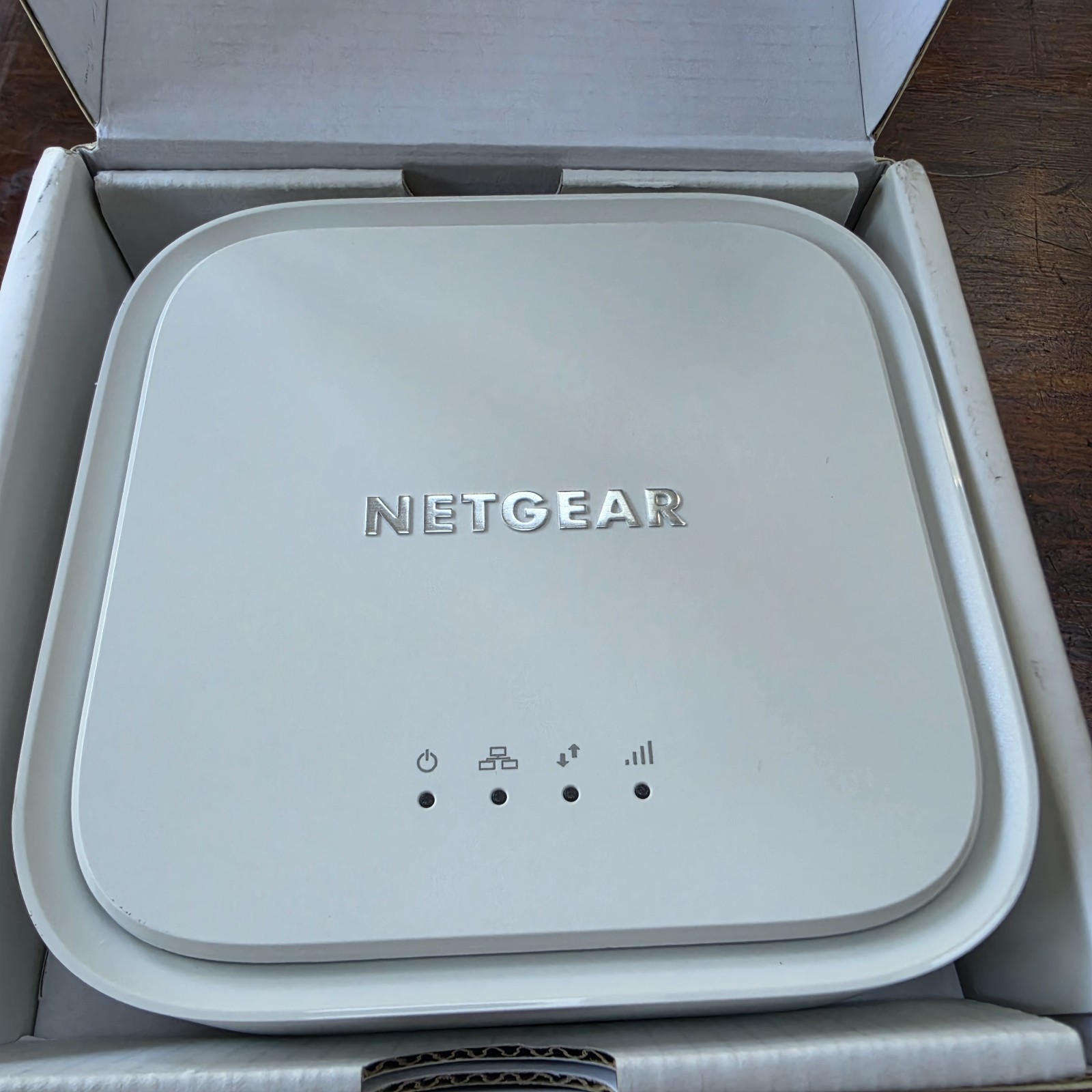 NETGEAR 4G LTE Broadband Modem LM1200 Complete In Box Fast And Reliable