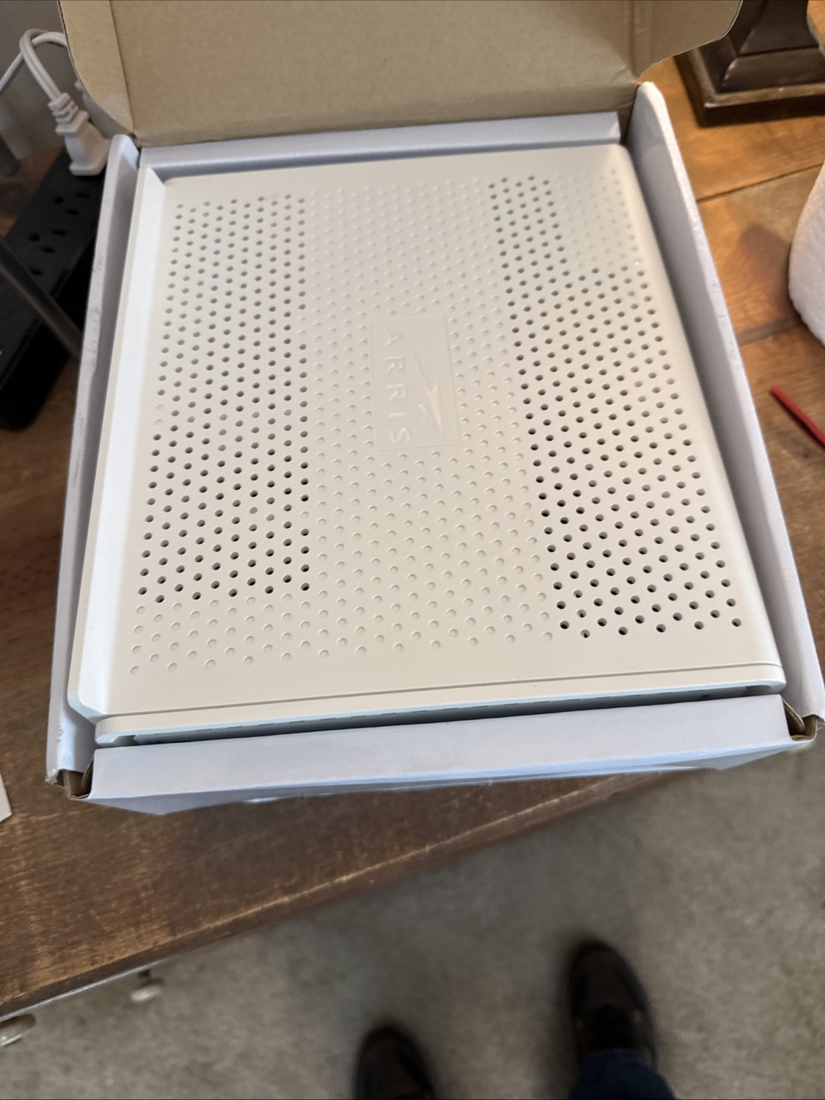 ARRIS SURFboard SBG6900AC DOCSIS 3.0 16×4 Cable Modem + AC1900 WiFi Router