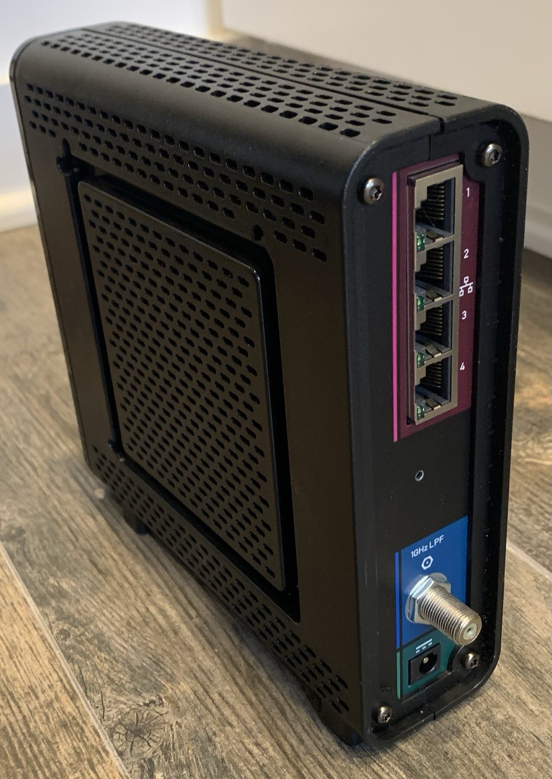 Motorola ARRIS SURFboard SBG6580 DOCSIS 3.0 Cable Modem and Wi-Fi Router