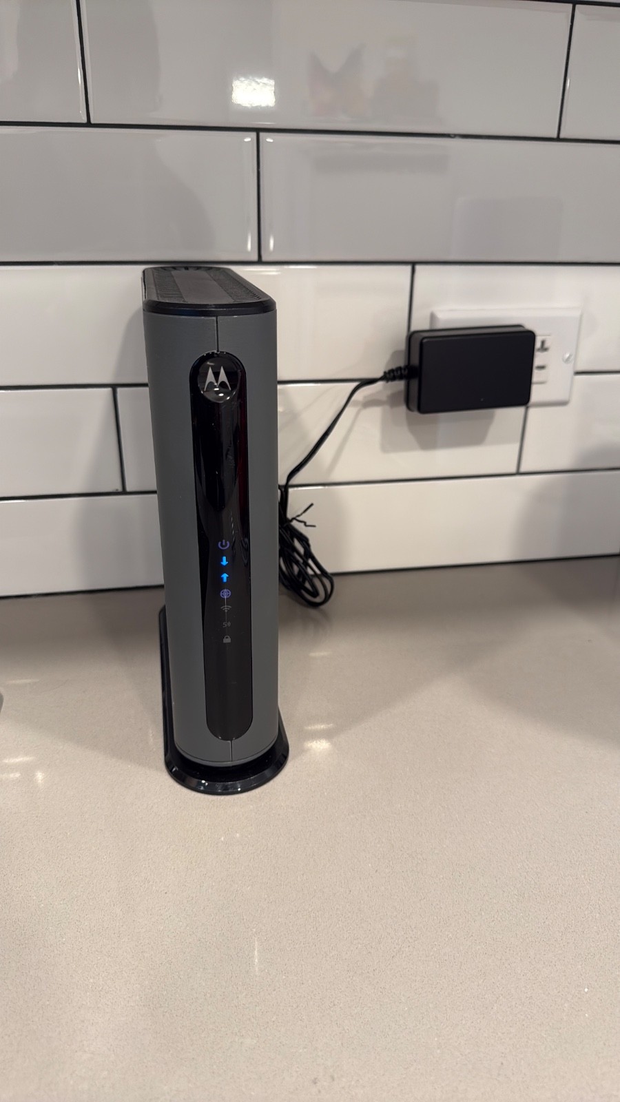 Motorola MG7540-10 16×4 Cable Modem – Black