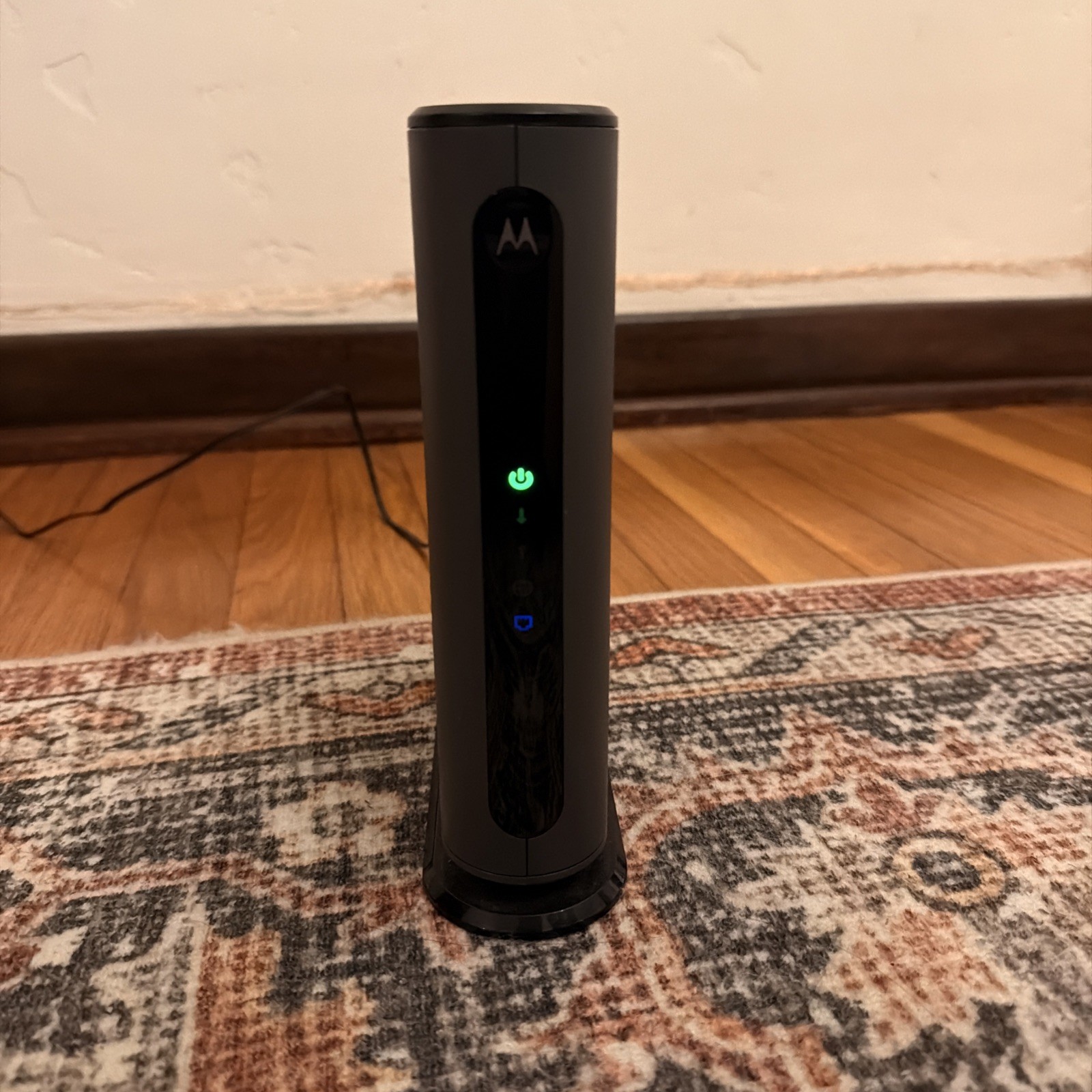 Motorola MB8611 DOCSIS 3.1 Cable Modem with Power Adaptor, working