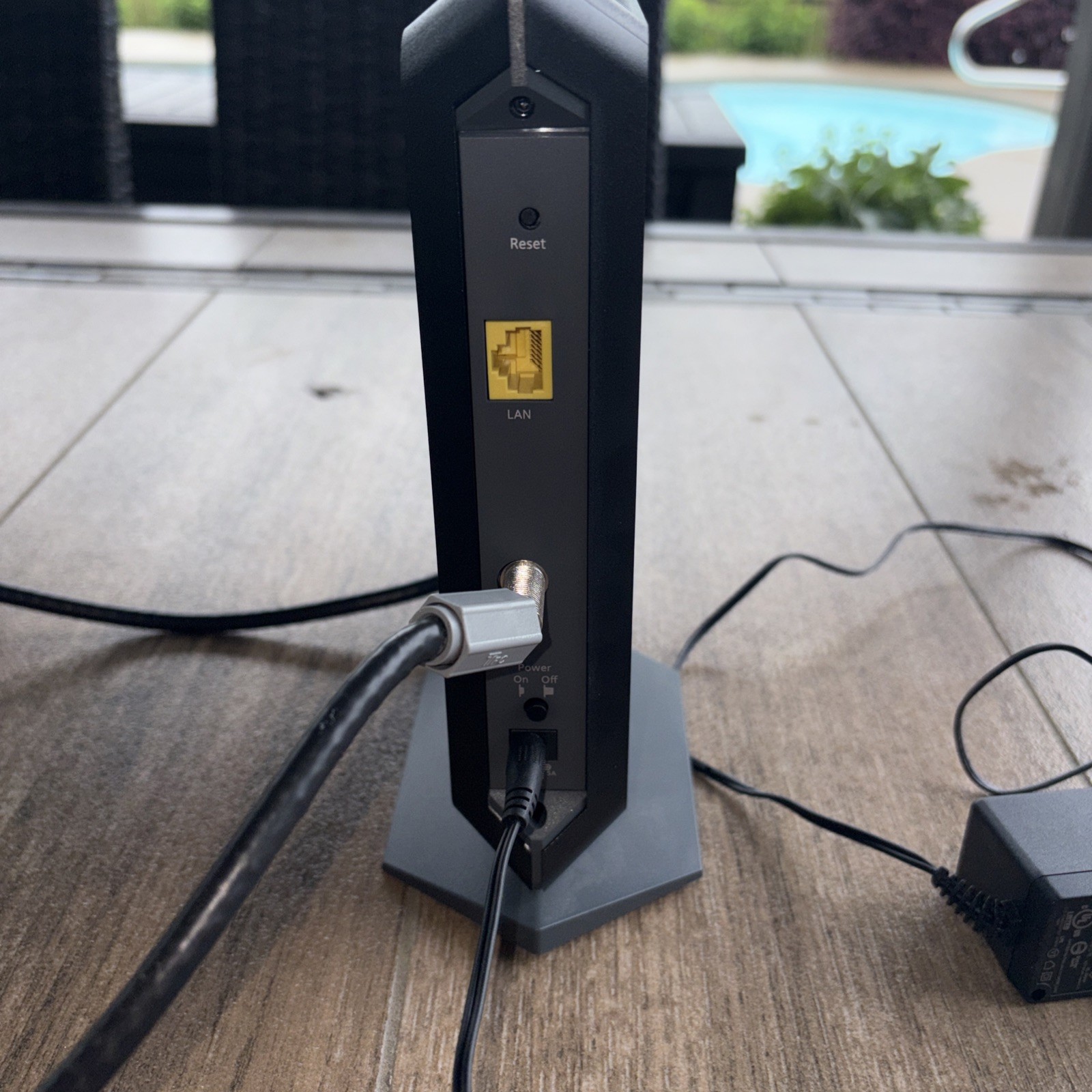 NETGEAR CM1000v2 Cable Modem DOCSIS 3.1/3.0 Ethernet (RJ-45) Black