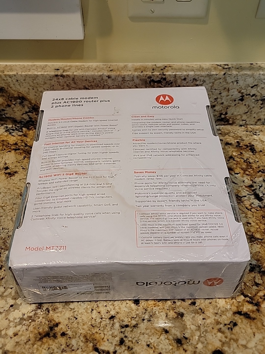 Motorola MT7711 24X8 Cable Modem and AC1900 Dual Band Wi-Fi Gigabit Router 2 NEW