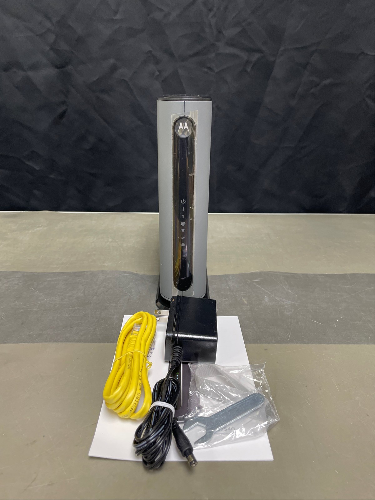 Restored Motorola MG7540 Cable Modem AC1600 Dual Band Wi-Fi Router Combo DOCSI