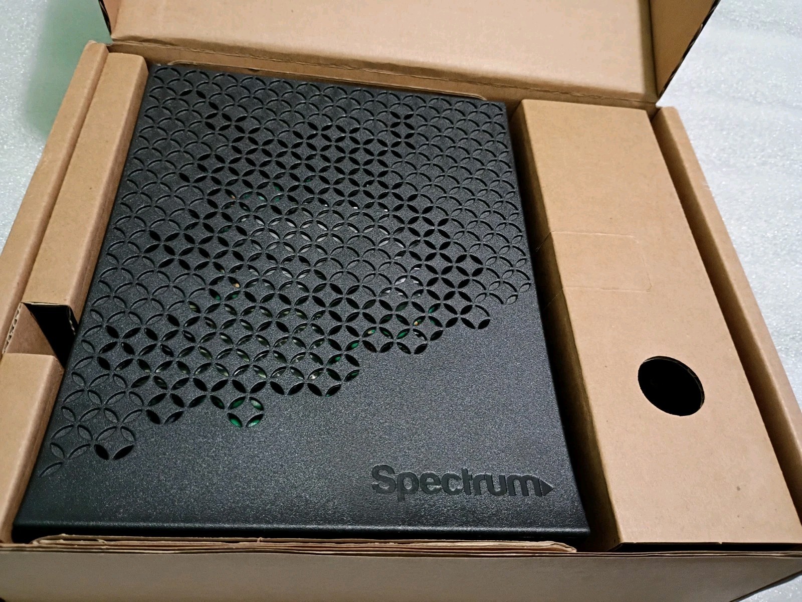 Spectrum DOCSIS 3.1 2.5G eMTA Cable Modem Router + Pack Fast 5280 + Remote Contr