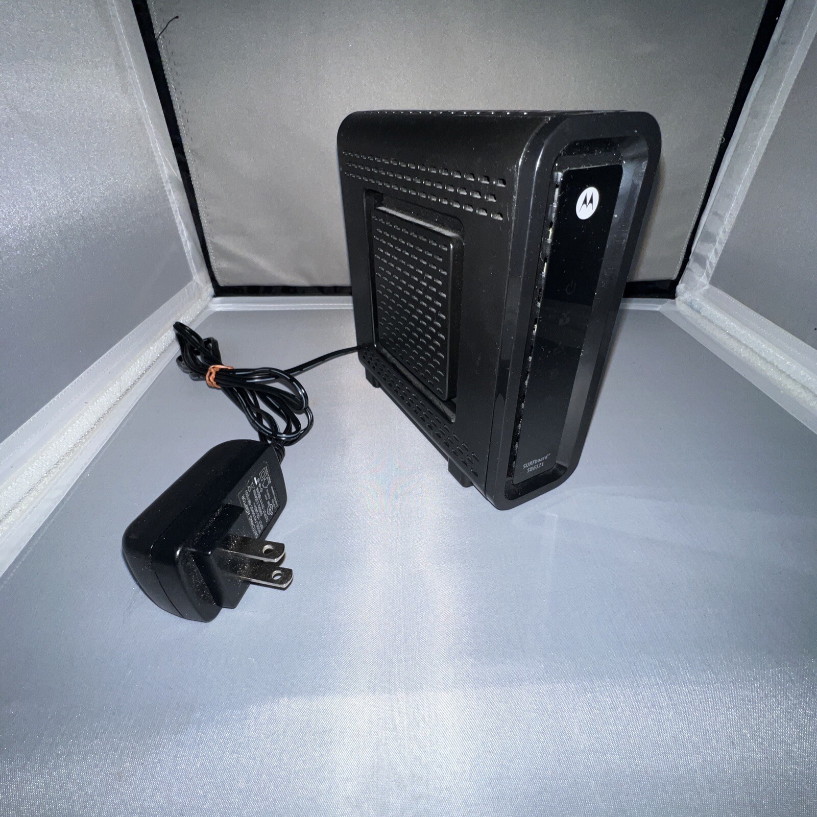 1C Motorola SURFboard SB6121 199.68Mbps Modem Router W/ Power Cord
