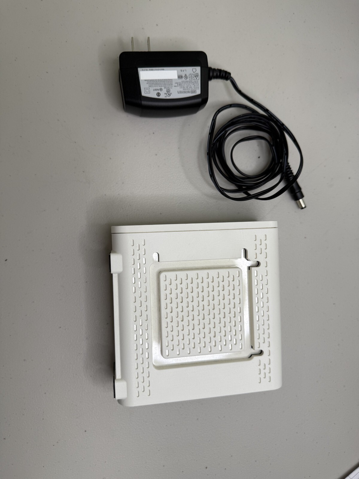Arris SURFboard SB6190 SB00DXD6190 1x Gigabit Port DOCSIS 3.0 Cable Modem