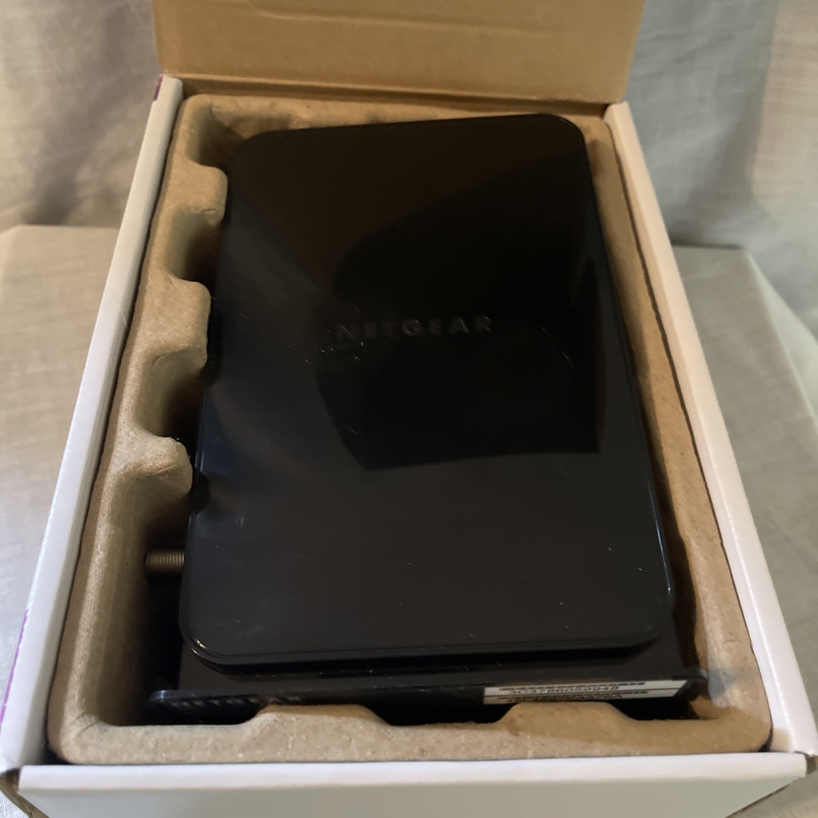 NETGEAR CM500 680 Mbps – Black – Tested and working PWR & LAN Cables Included