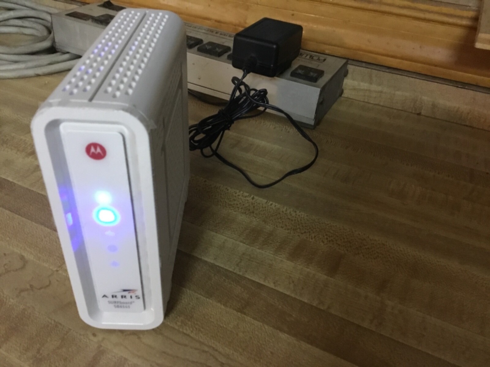 ARRIS SURFboard SB6141 Docsis 3.0 Cable Modem used
