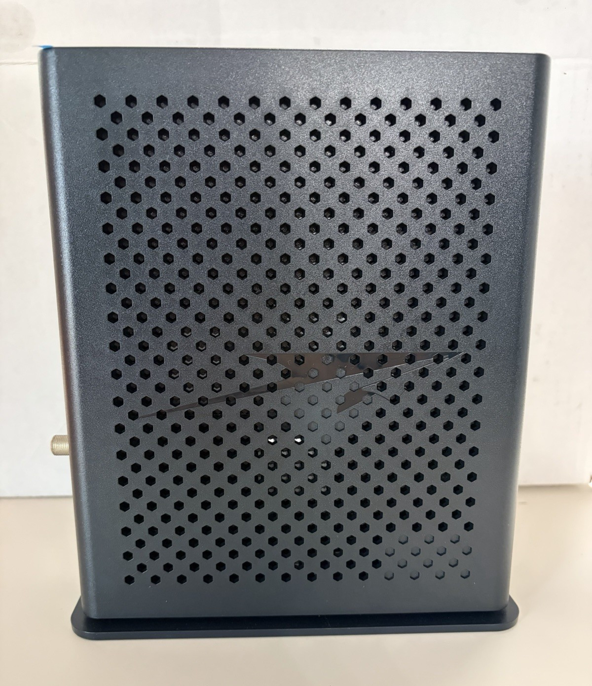 ARRIS SURFboard SBG8300 DOCSIS 3.1 Cable Modem WiFi Router 4-Port 4Gbps