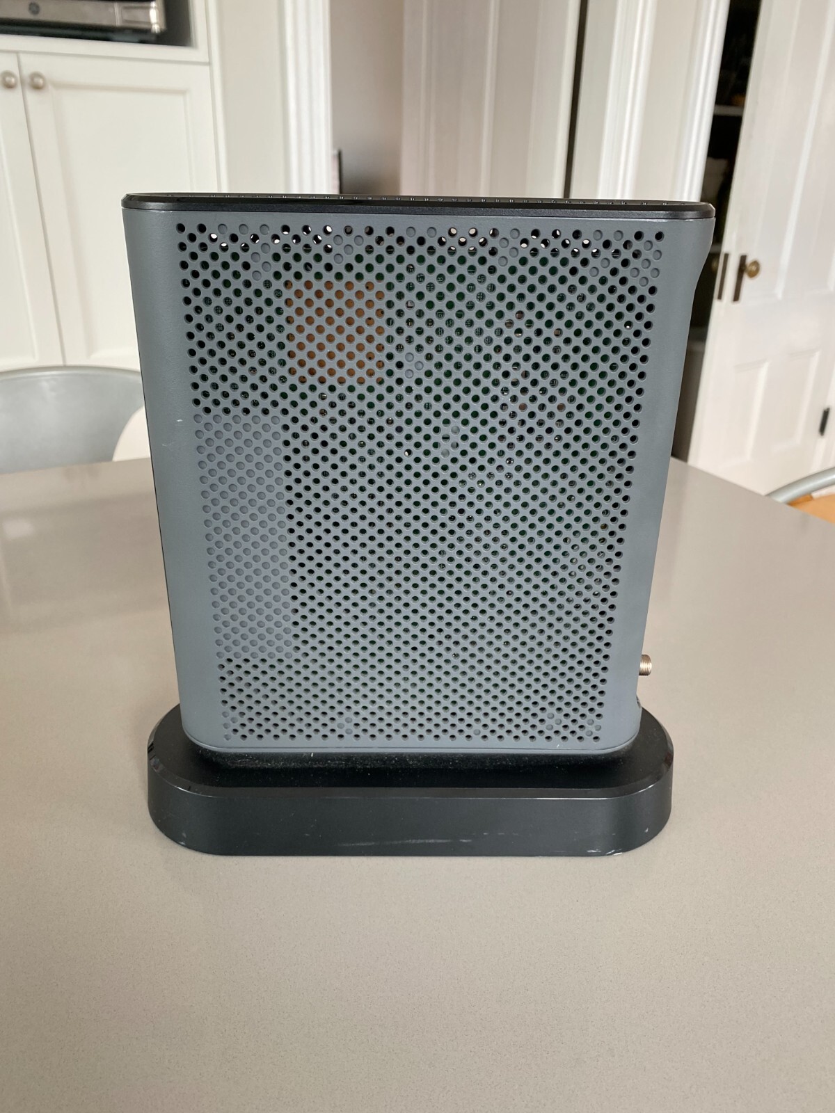 Motorola MT7711 24X8 Cable Modem plus AC1900 Dual Band WiFi Gigabit Router