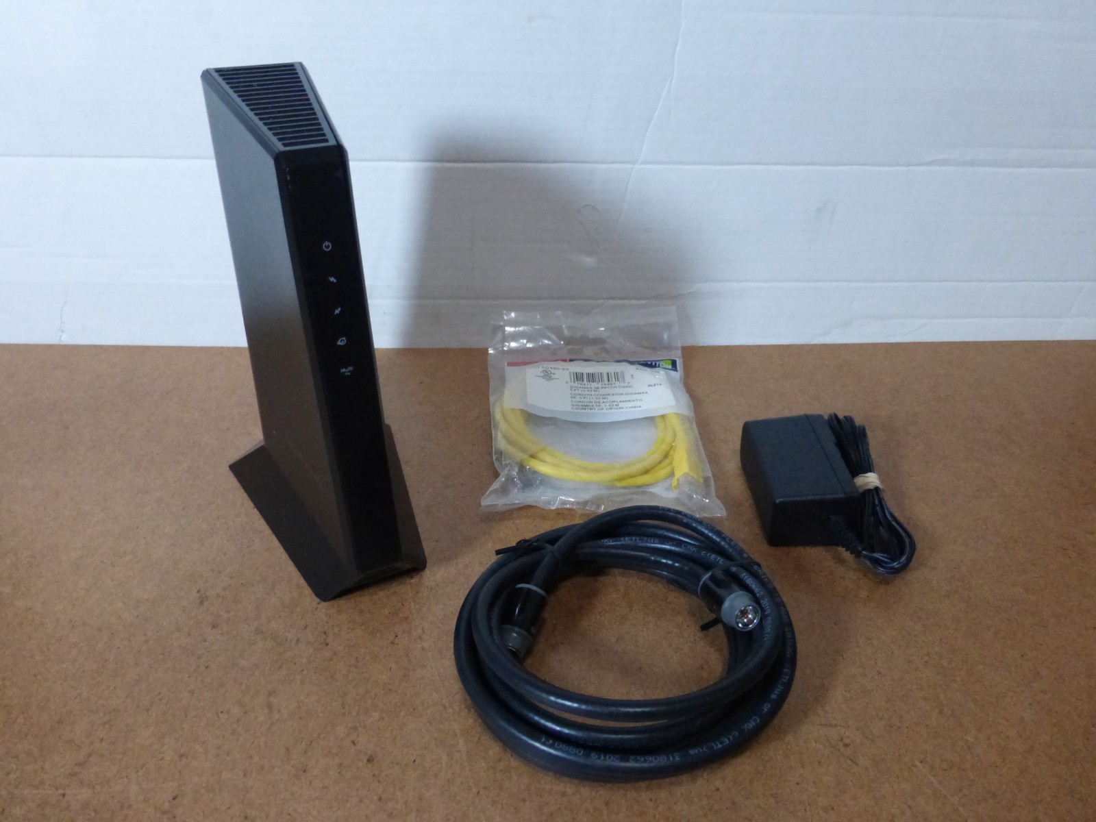 Netgear Nighthawk CM2000 High-Speed Docsis 3.1 ~ 2.5 Gbps Cable Modem & Cables