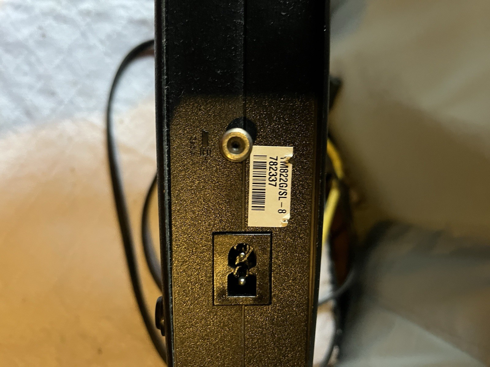 ( 1 ) Arris TM822 Touchstone Docsis 3.0 8 x 4 Ultra High Speed Telephony Modem