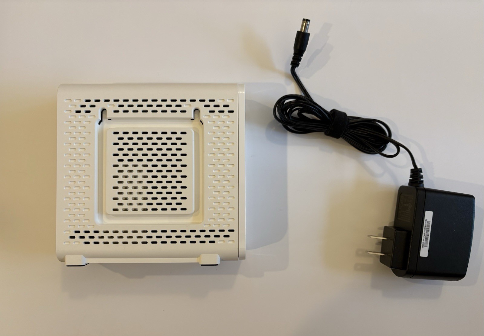 ARRIS SURFboard SB8200 32 x 8 DOCSIS 3.1 Gig Speed Cable Modem Open Box V3