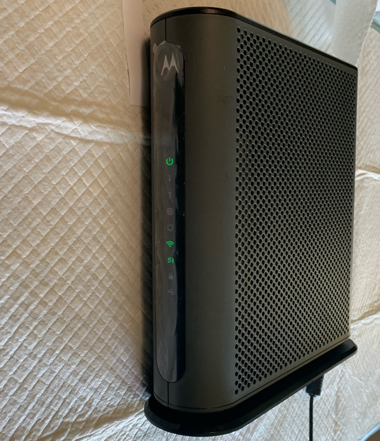 Motorola MG8702-30 Router with 32 x 8 DOCSIS 3.1 Cable Modem