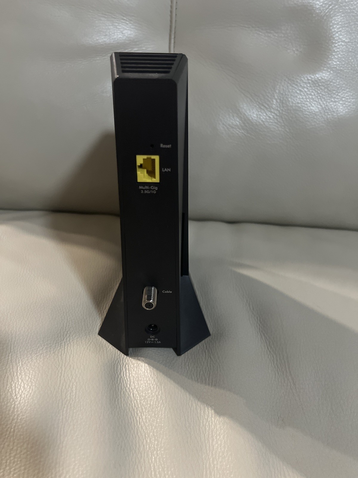 NETGEAR Nighthawk CM2000 DOCSIS 3.1 Mid/high-Split Cable Modem,Black-LN 2.5Gbps