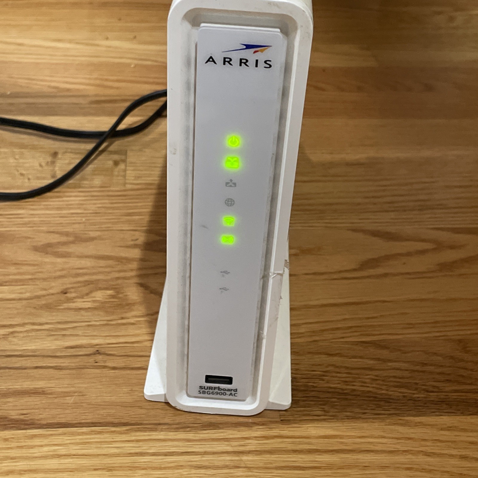 ARRIS SURFboard SBG6900AC Docsis 3.0 16×4 Cable Modem/ Wi-Fi AC1900 Router