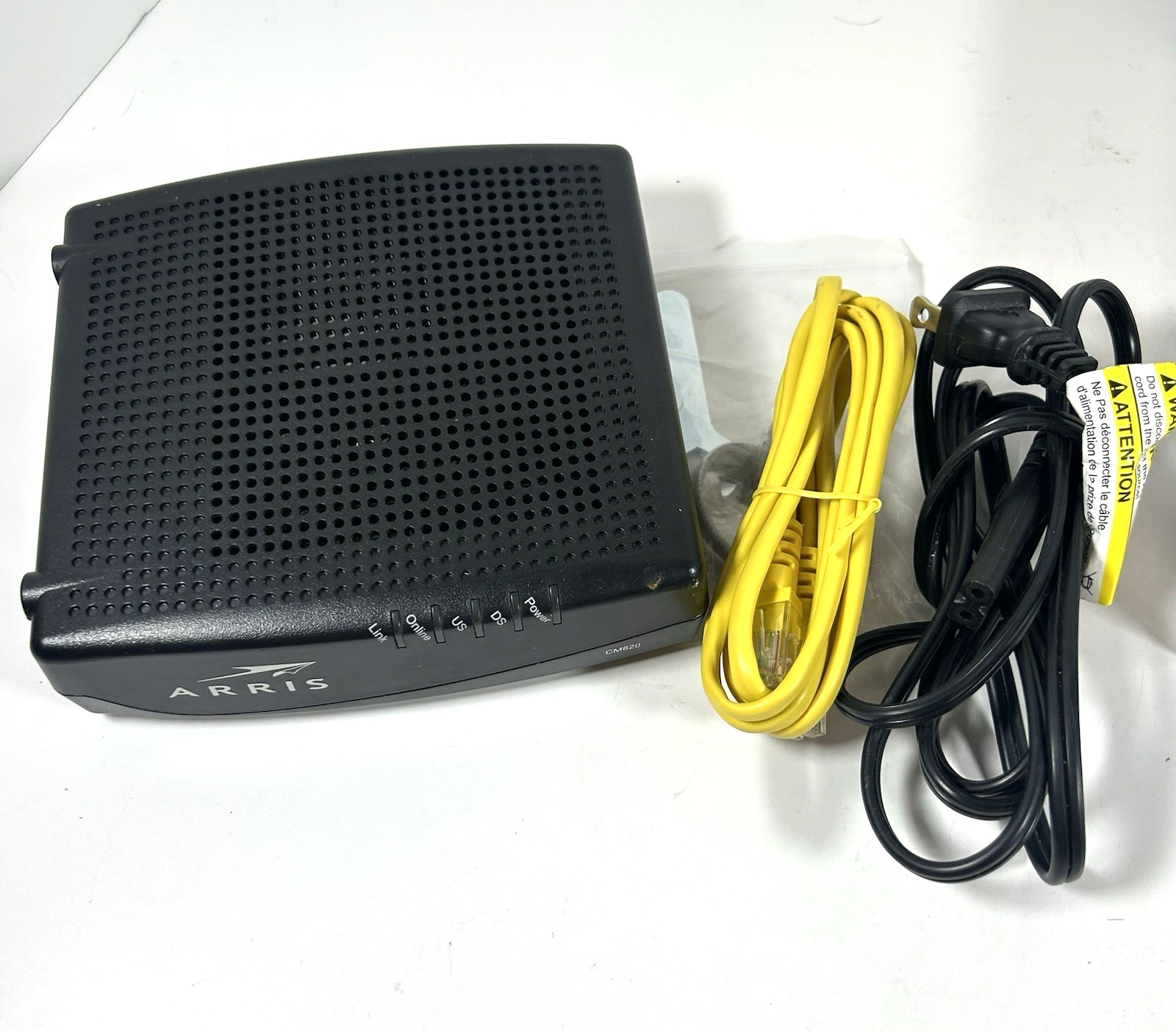 ARRIS CM820A, P/N TC00DLD820, Cable Modem, w/ Power Cord and Ethernet Cable