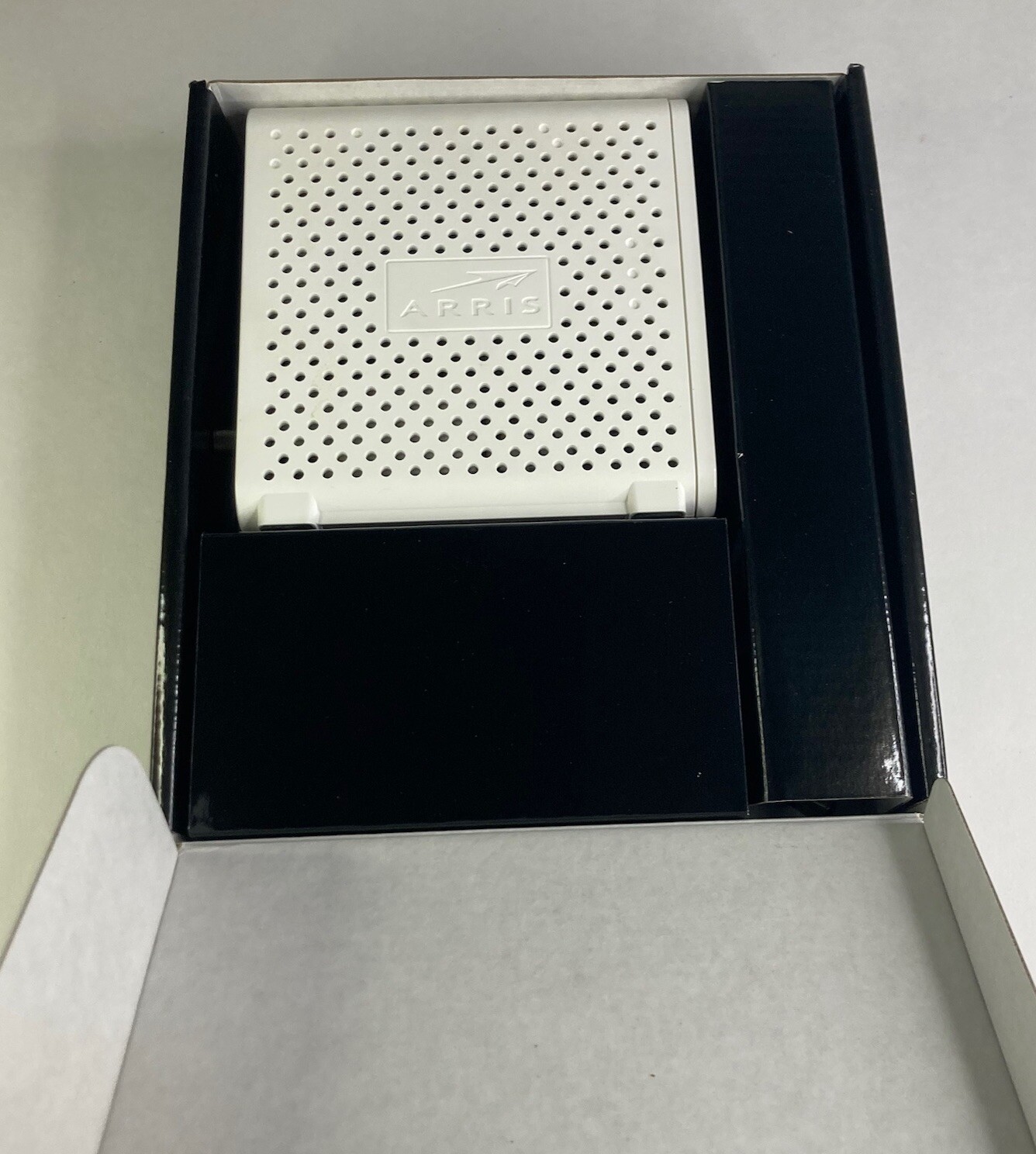 Brand New Arris SURF board SGB6400 DOCSIS 3.0 Cable Modem N300 w/Wires Included