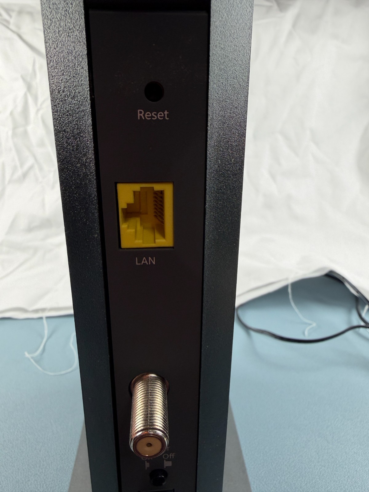 NETGEAR Nighthawk CM1000 DOCSIS 3.1 Cable Modem – Powers on – Untested – VIDEO
