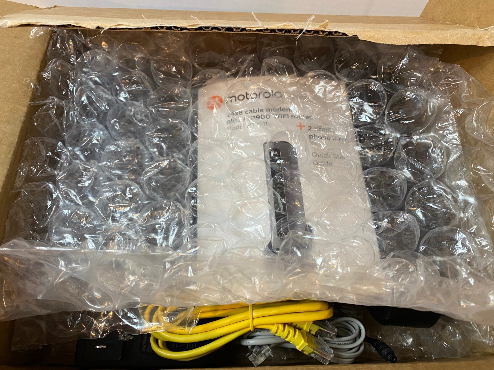 Motorola MT7711 24X8 Cable Modem and AC1900 Dual Band Wi-Fi Gigabit Router 2…