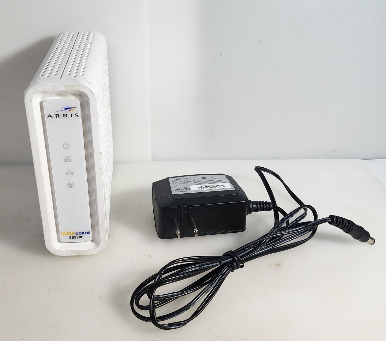 ARRIS SURFboard SB8200 DOCSIS 3.1 10 Gbps Cable Modem Dual Gigabit Ethernet Port