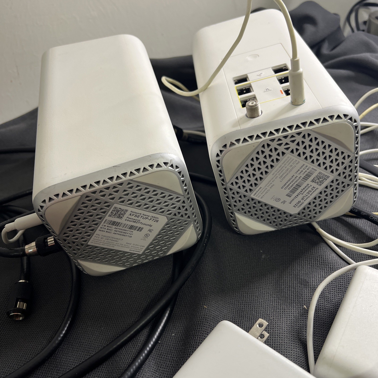 2 PCs Comcast Xfinity XB7-T Modems WiFi Router W OEM Power Adapter and Coax Cab