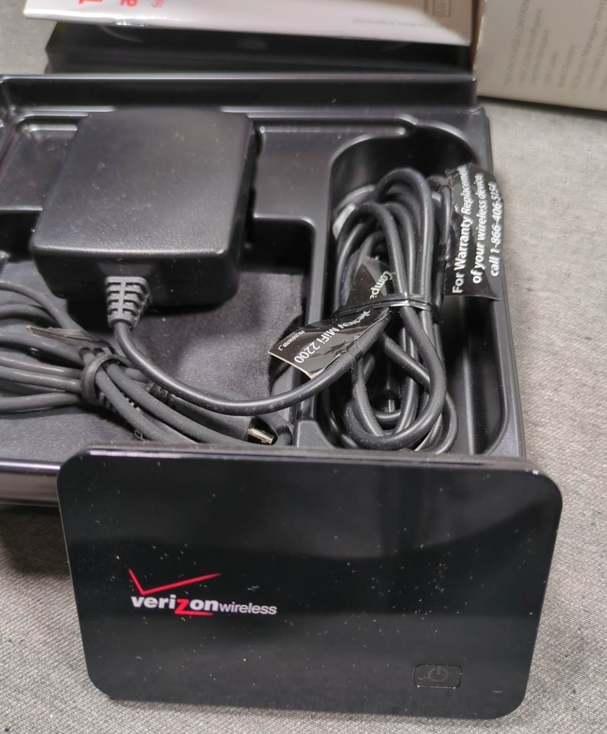Verizon Wireless MiFi 2200 3G WiFi Hotspot Charger & Case Included Needs battery