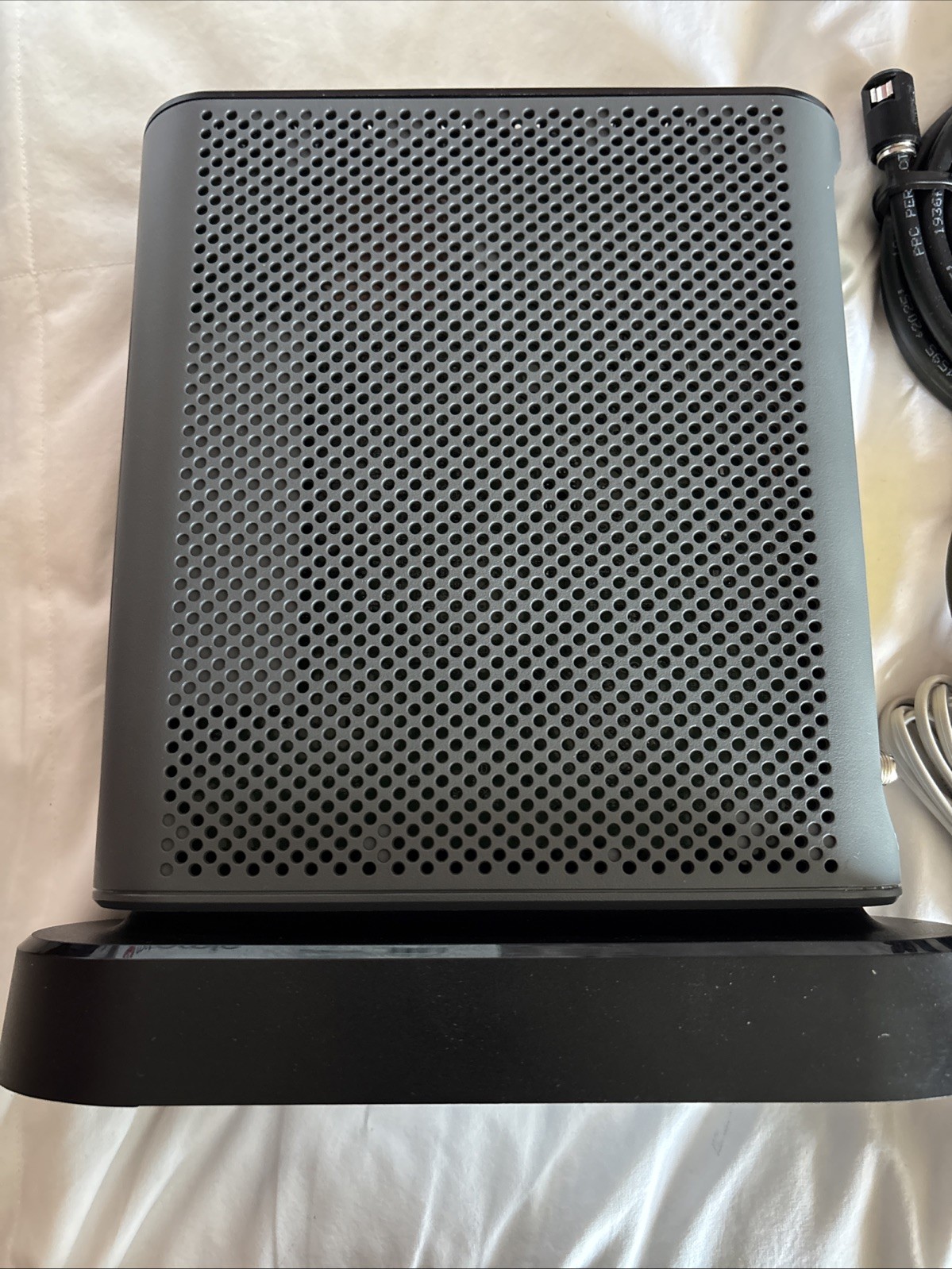 Motorola MT7711 24X8 Cable Modem and AC1900 Dual Band Wi-Fi Gigabit Router