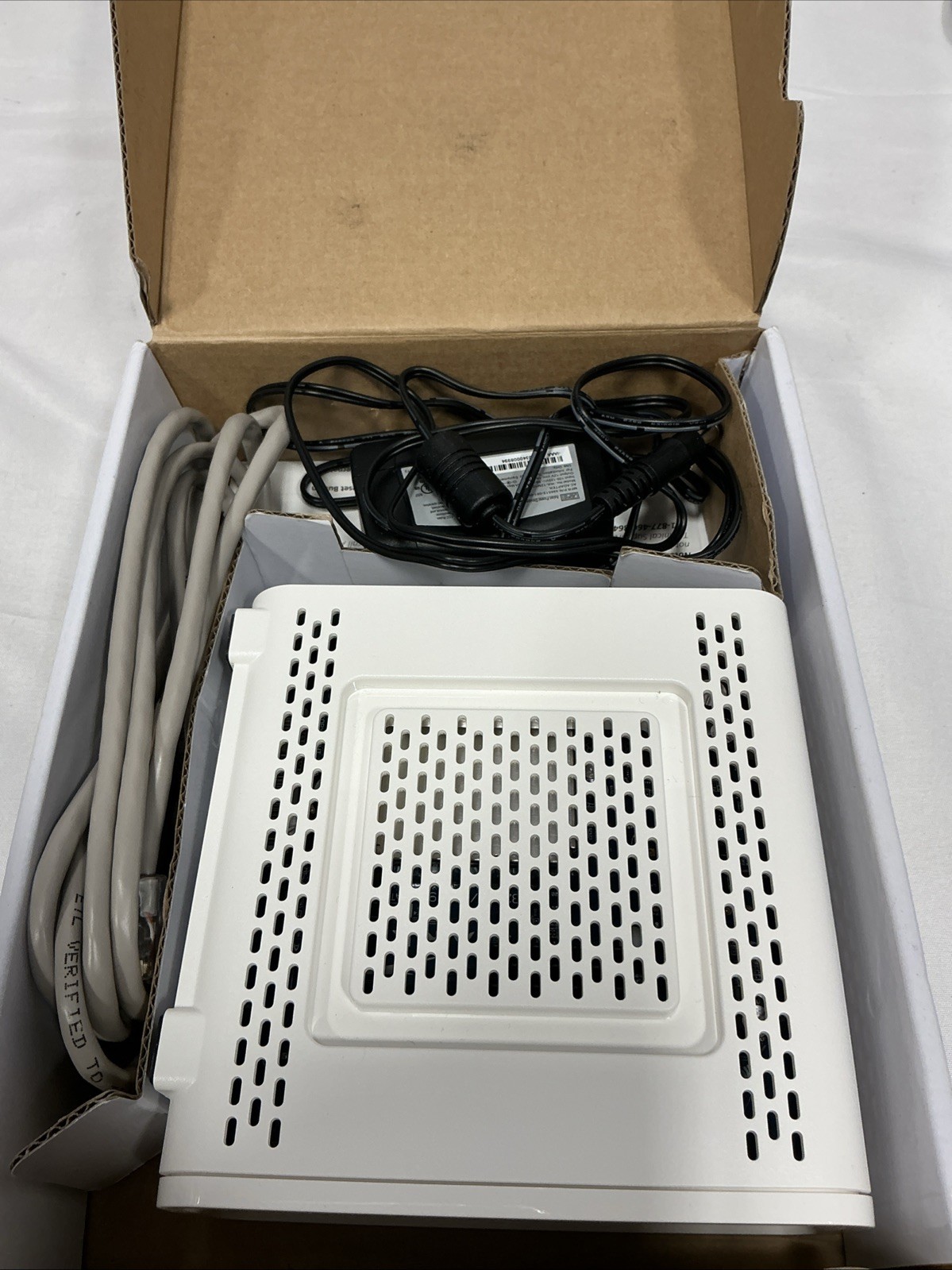 ARRIS Surfboard SB6190-RB DOCSIS 3.0 Cable Modem, White