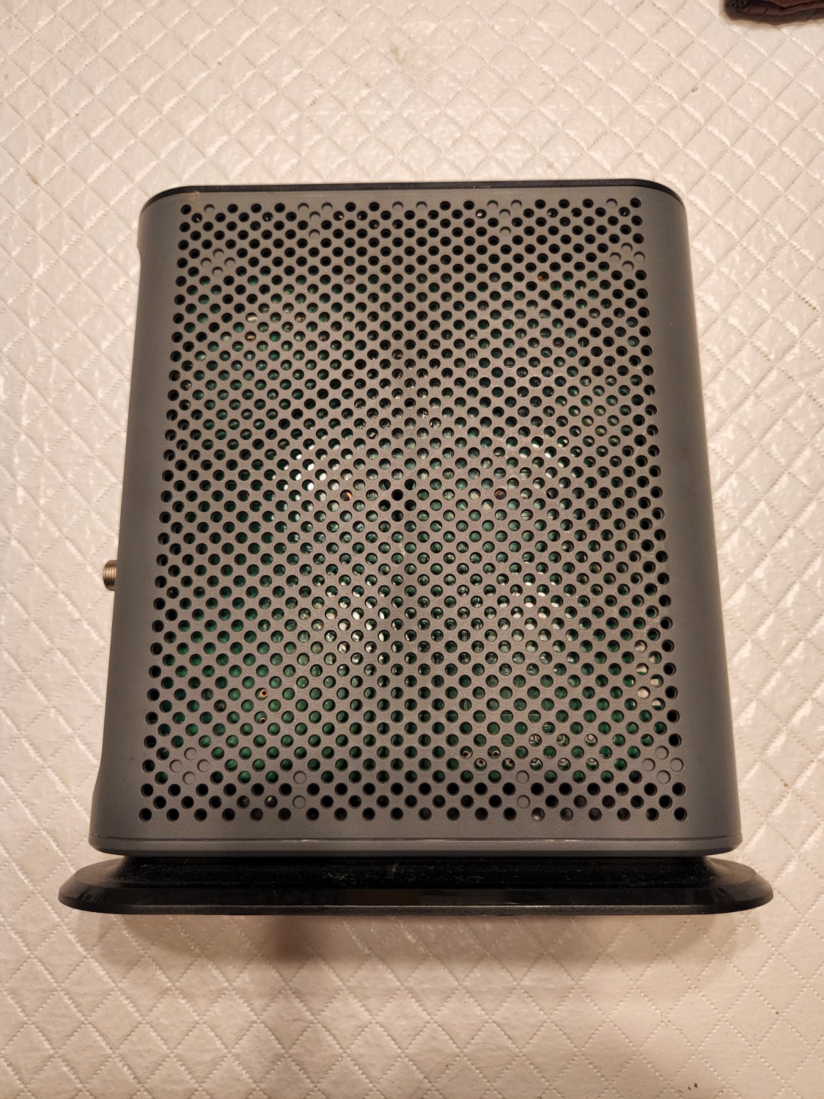 Motorola MB8611 DOCSIS 3.1 Cable Modem 2.5 Gbps Ethernet Port Black MB8611-30