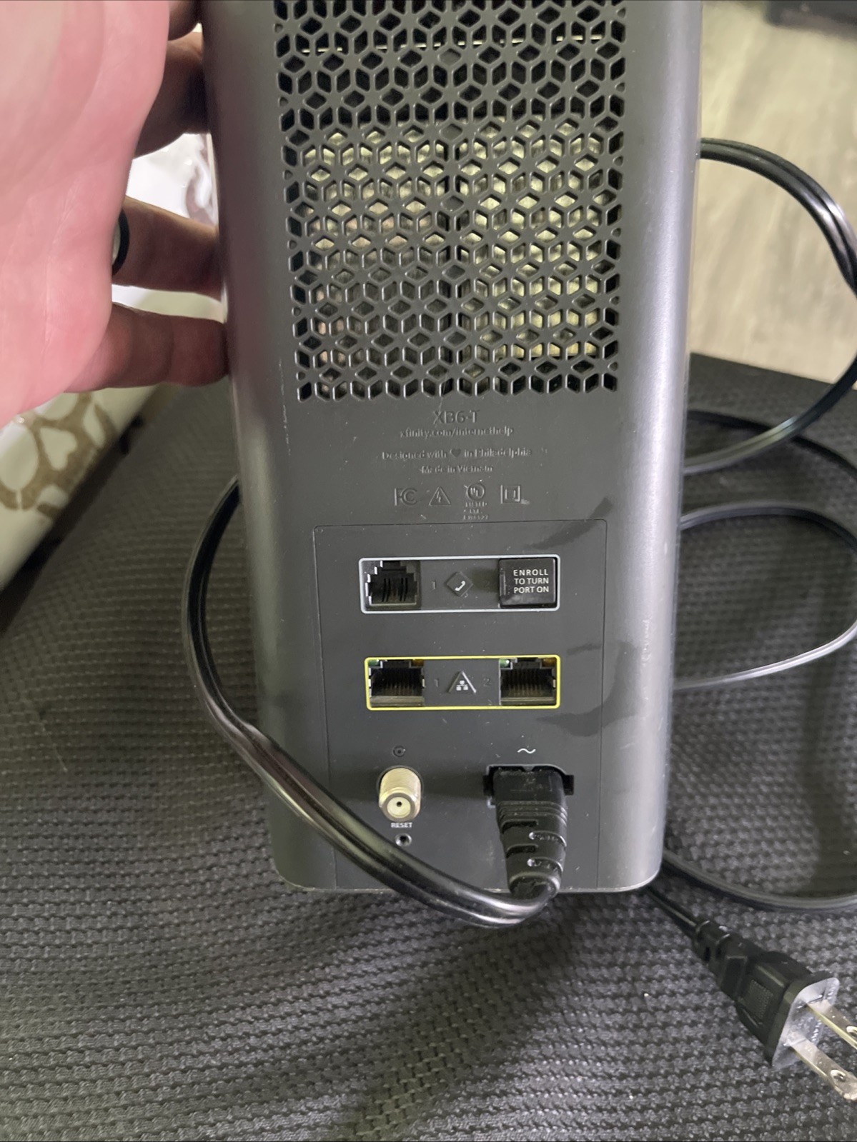 Xfinity XB6-T CGM4140COM WiFi Router & Cable Modem – With A/C Cable
