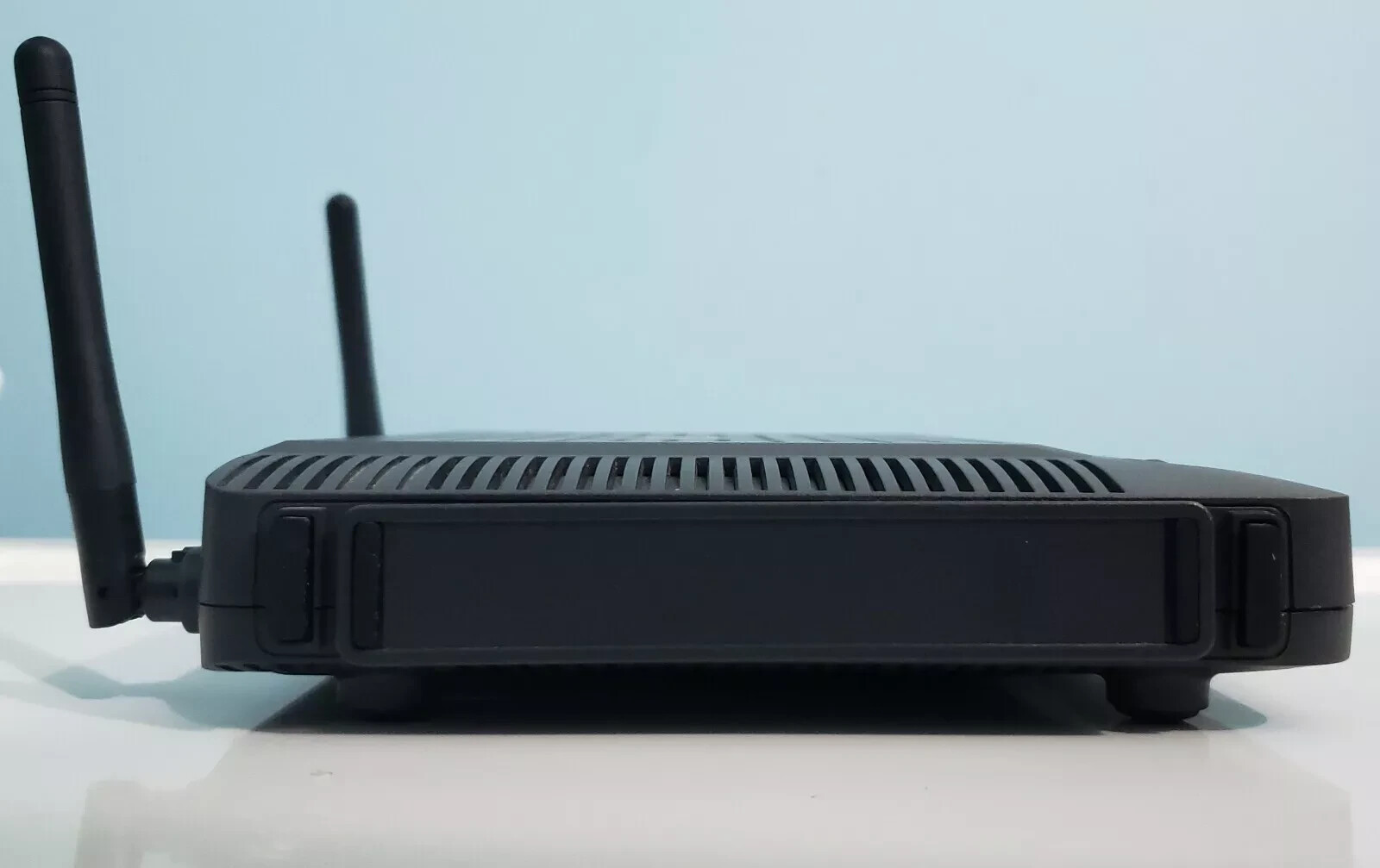 Zoom Docsis 3.0 Cable Modem Router with Wireless-N Model 5352 Series 1103