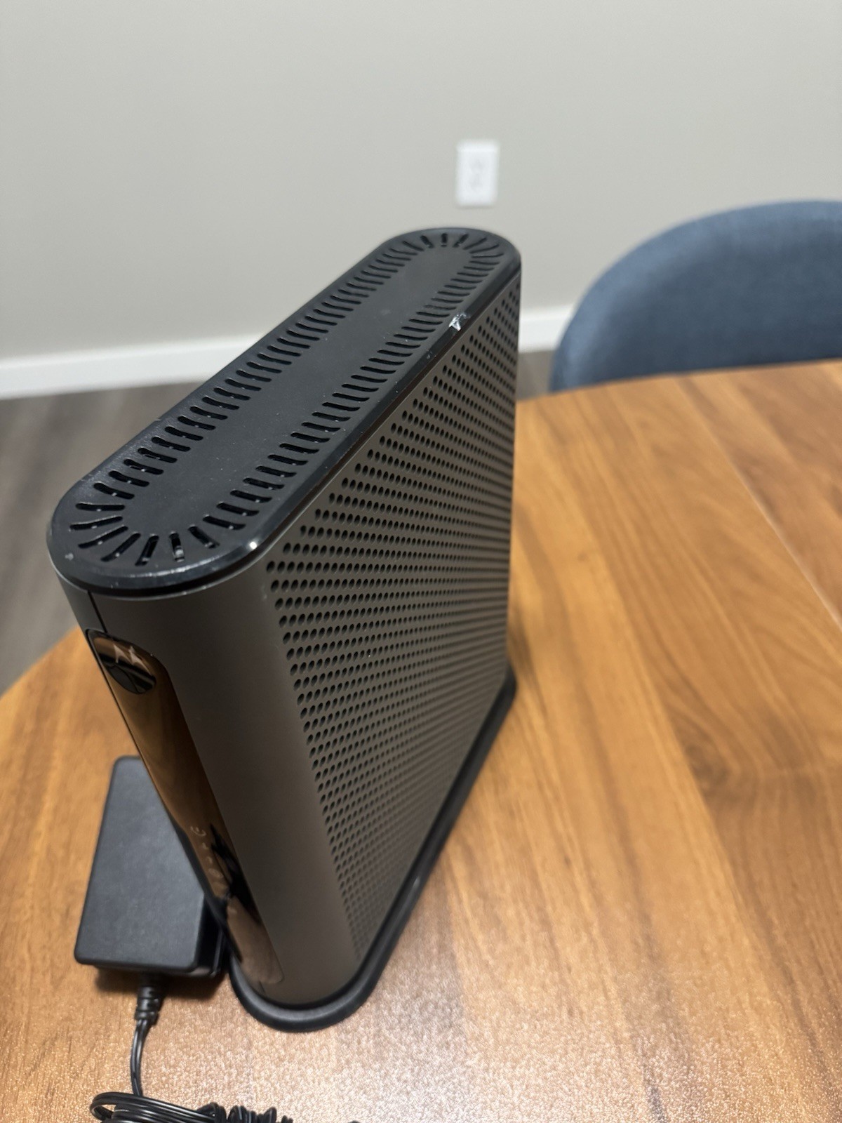Motorola MG7550 Dual Band AC1900 Cable Modem a Wi-Fi Gigabit Router With Cord
