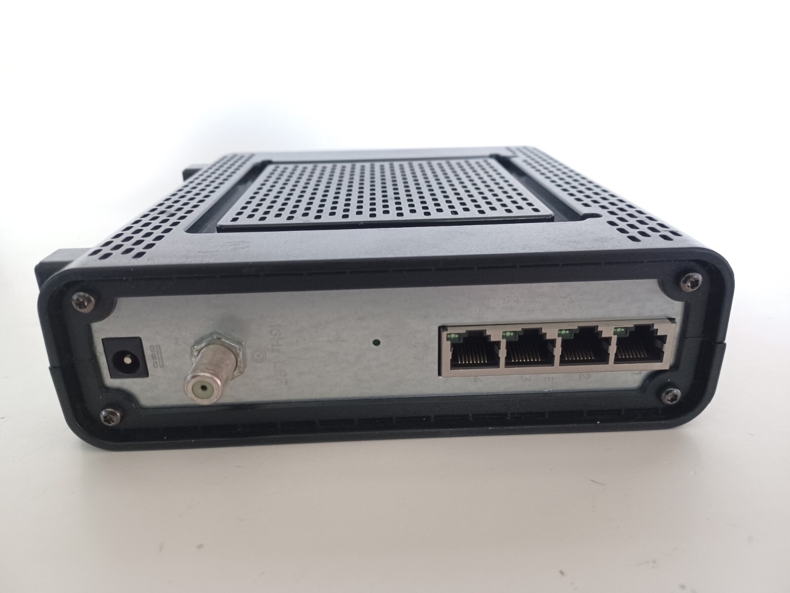 Motorola SBG6580 SURFboard 343 Mbps 4 Port Gigabit Cable Modem