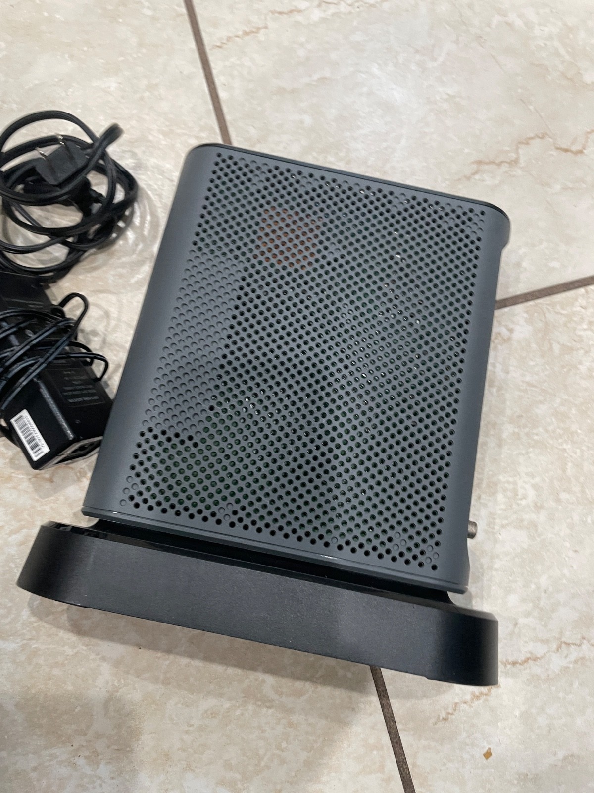 Motorola MT7711 Dual Band AC1900 Cable Modem and Wi-Fi Gigabit Router