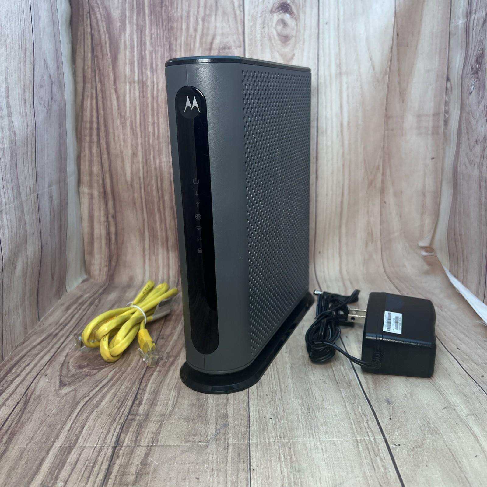 Motorola MG7700 AC1900 Dual-Band DOCSIS 3.0 Cable Modem WiFi Router
