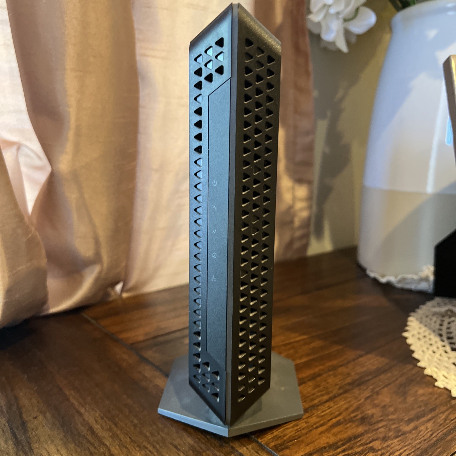 NETGEAR CM600-1AZNAS 960Mbps DOCSIS 3.0 Cable Modem. Used, great condition