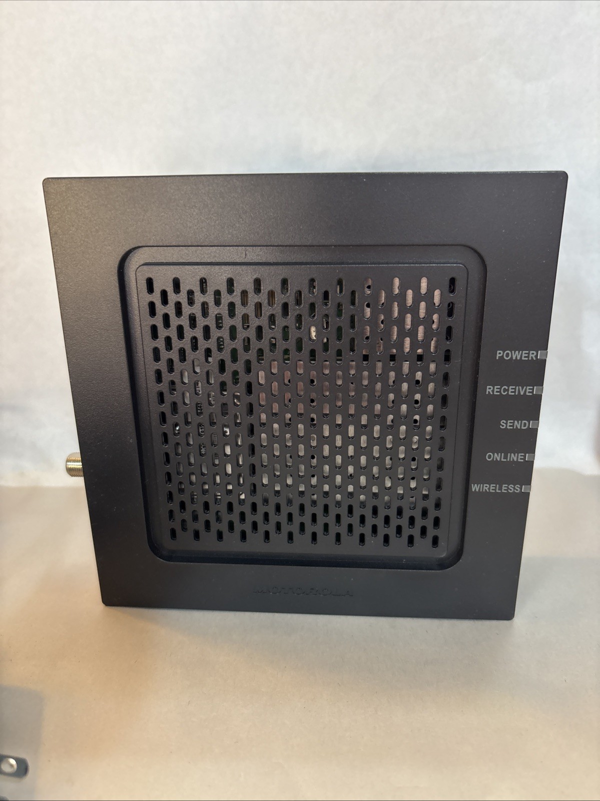 Motorola Surfboard SBG901 Wireless Cable Modem Gateway with Power Supply